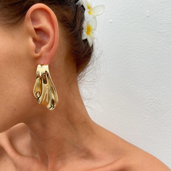 Ins stytle liquid pleated earrings，Minimalist glossy design