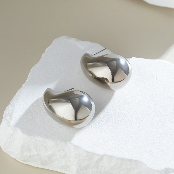 O1CN01hbmSus1E96qe9ieLw_!!988240308-0-cib Kendall stytle minimalist commuting water drop earrings 、Versatile niche design