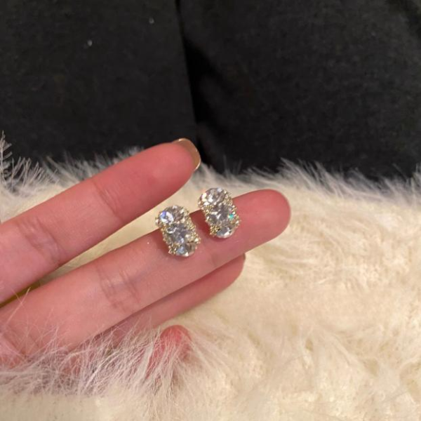Dulovery white niche design sense retro high-end stud earrings simple earrings women