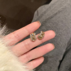 Dulovery white niche design sense retro high-end stud earrings simple earrings women