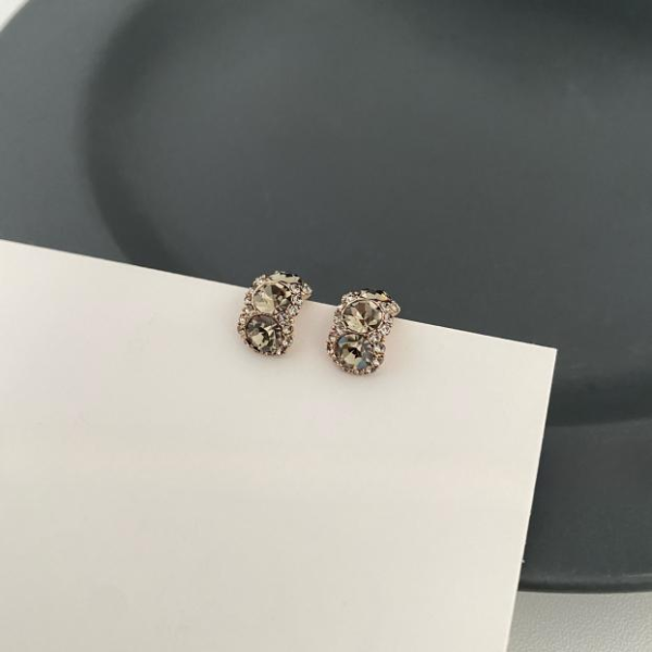 Dulovery white niche design sense retro high-end stud earrings simple earrings women
