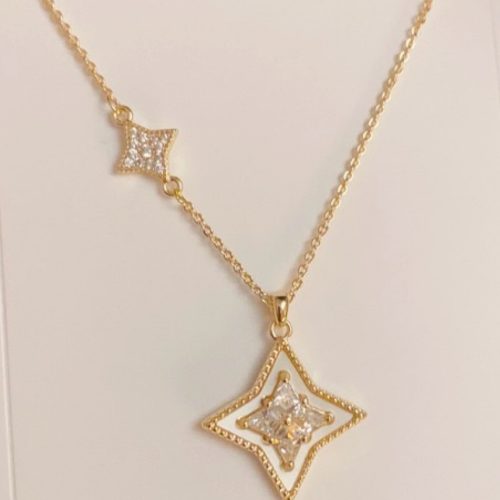 Song of freedom Free Heart ~ All-match glitter diamond four-pointed star necklace