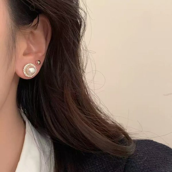 French Pearl Fashion Stud Earrings Women's Light Luxury Temperament Earrings Colorful Pearl Dazzling High-end Niche Design