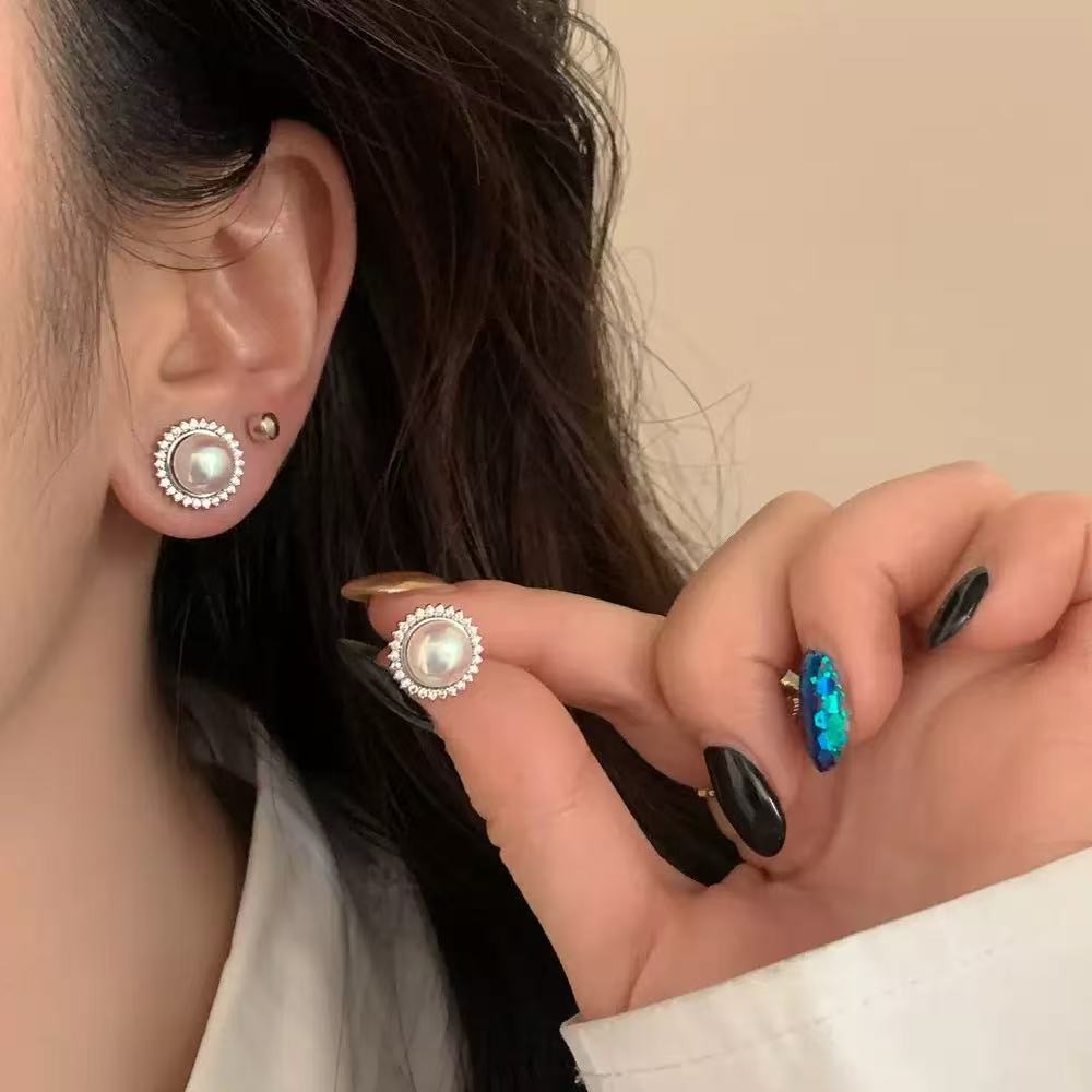 French Pearl Fashion Stud Earrings Women's Light Luxury Temperament Earrings Colorful Pearl Dazzling High-end Niche Design