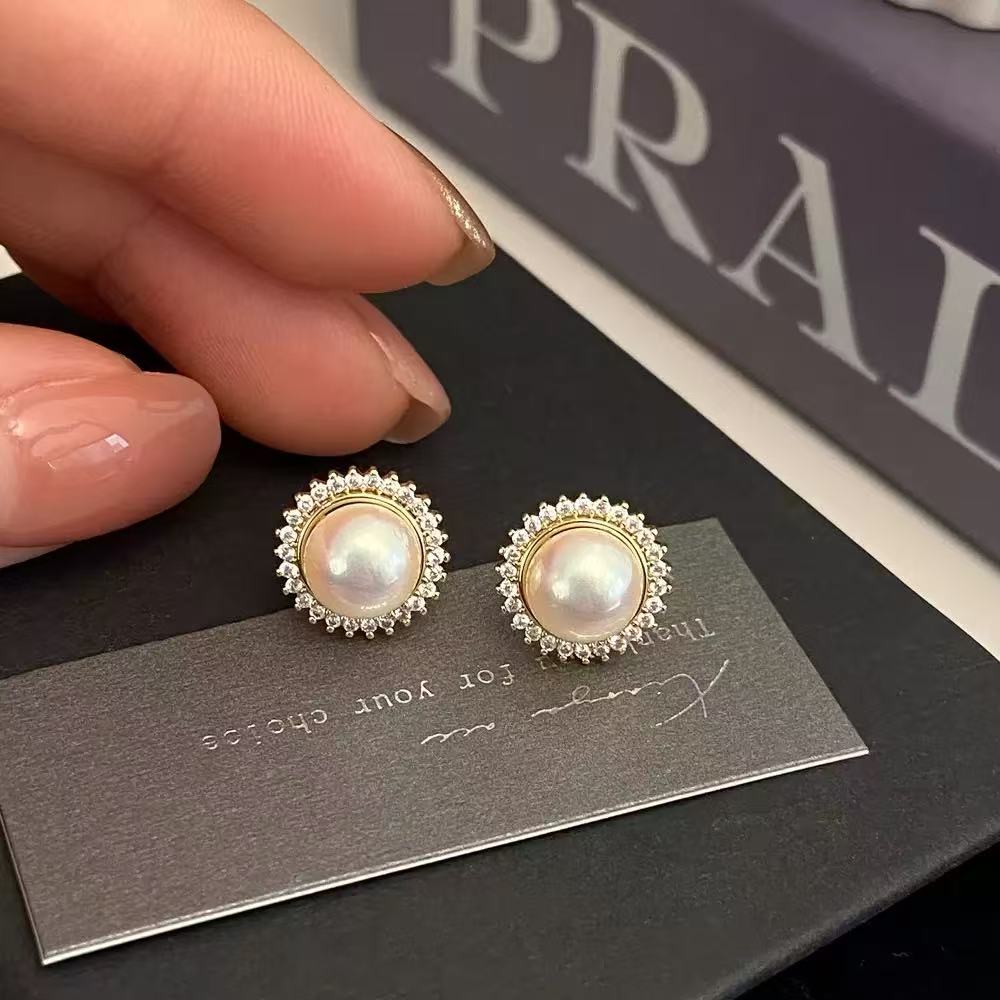French Pearl Fashion Stud Earrings Women's Light Luxury Temperament Earrings Colorful Pearl Dazzling High-end Niche Design