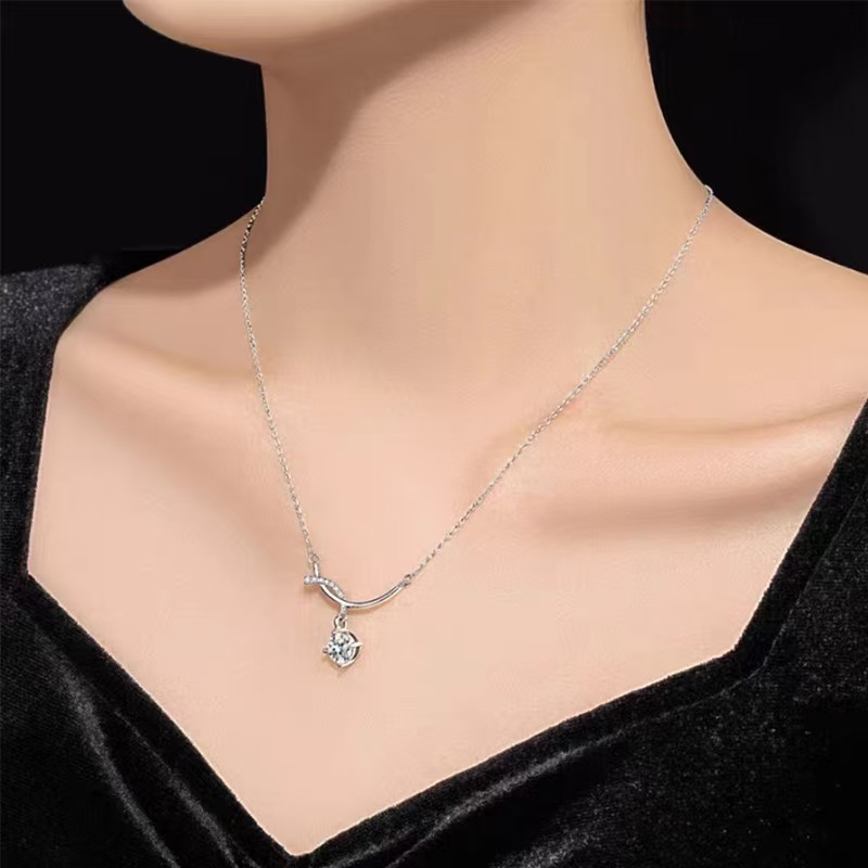 Fashion Smile Chain Niche Light Luxury Fashion Versatile Design