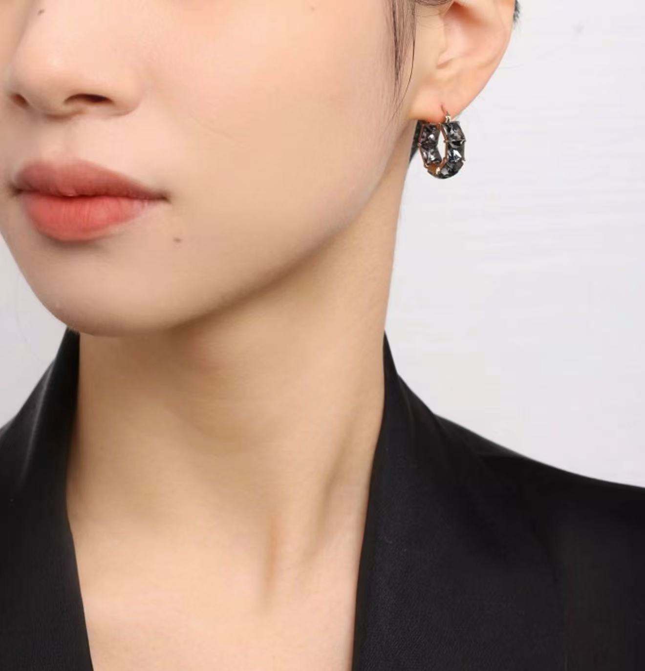 Small Design Sense Retro Crystal Earrings Women's Simple Cold Style Earrings