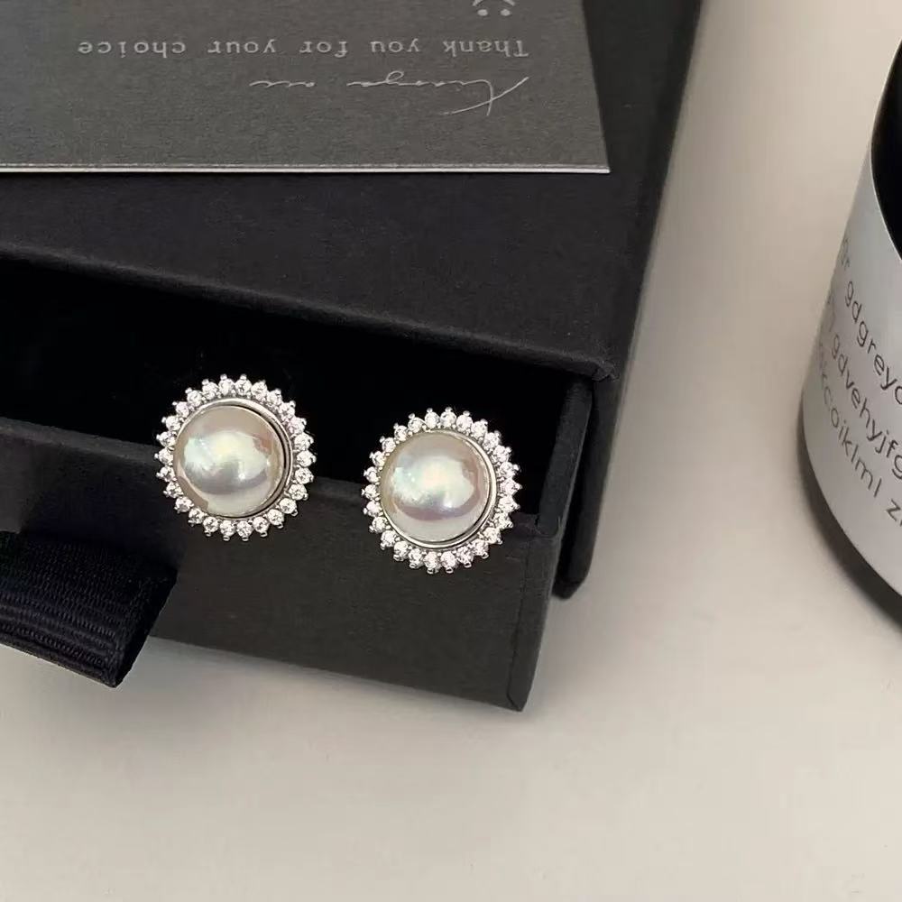 French Pearl Fashion Stud Earrings Women's Light Luxury Temperament Earrings Colorful Pearl Dazzling High-end Niche Design