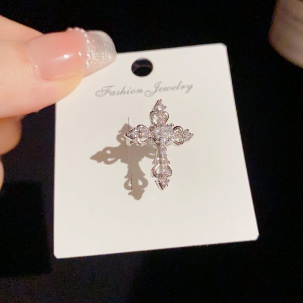 微信图片_20250801180126 Small Crowd Temperament Fashion Versatile Design Sense Full Diamond Cross Ear Bone Clip Exquisite Light Luxury Super Flash