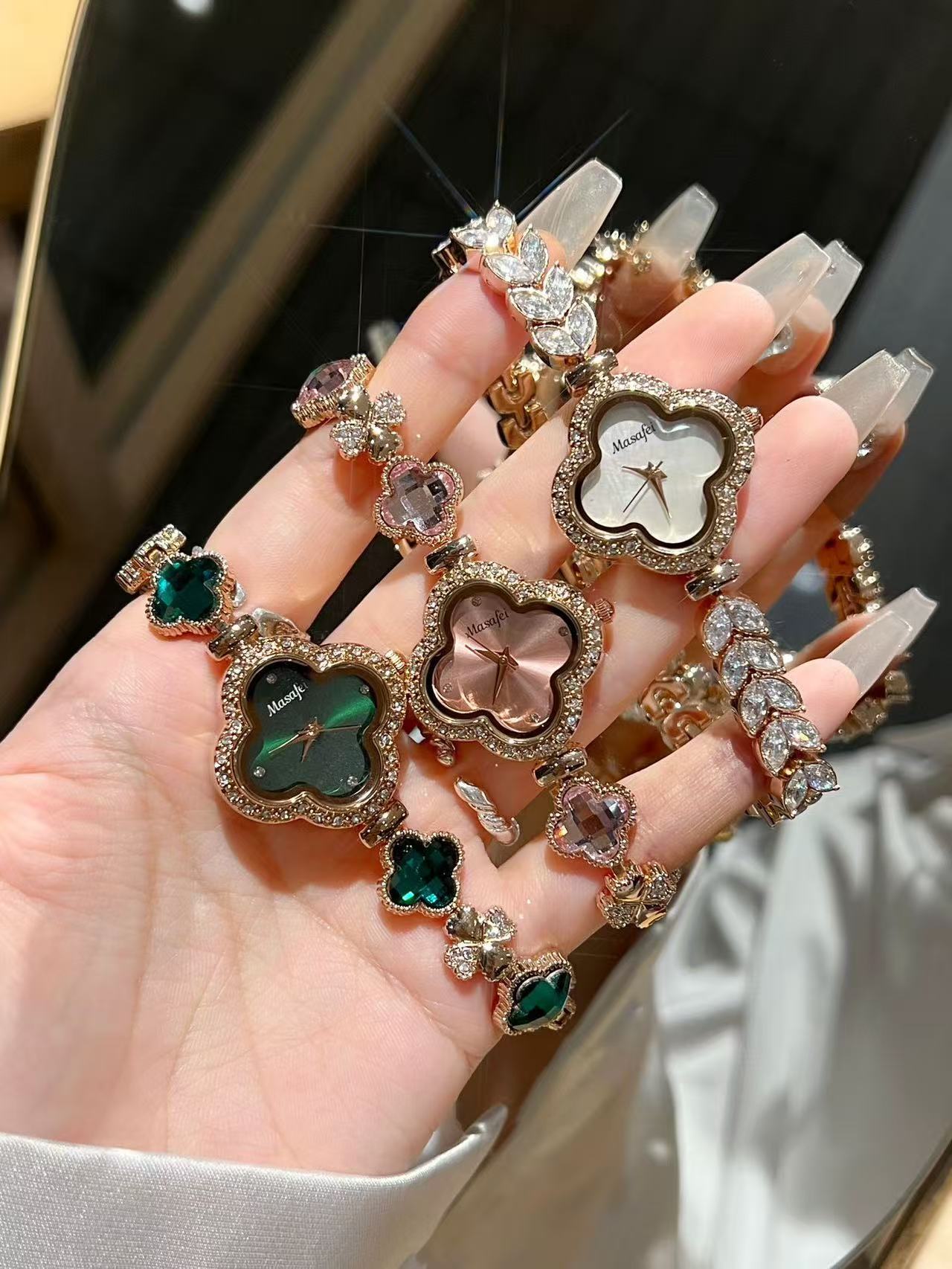 Fashion retro clover high-end bracelet crystal diamond women's waterproof watch