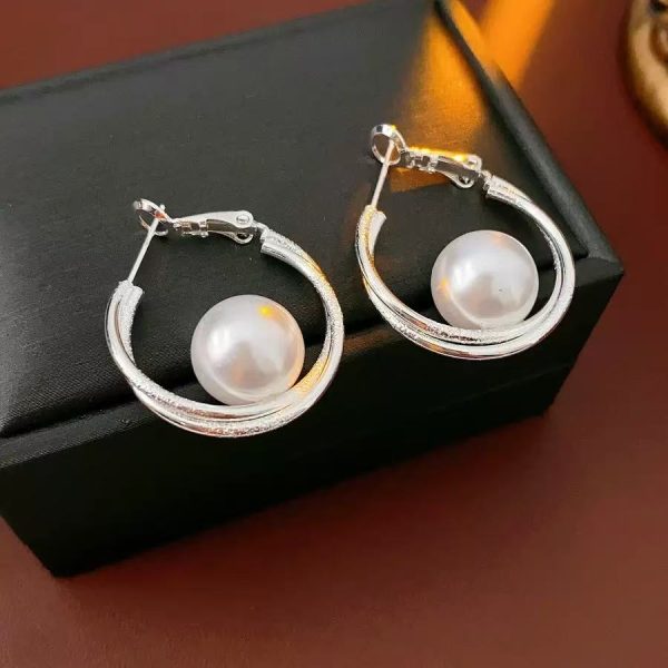French Pearl Earrings s925 Silver Needle Round Earrings Retro Light Luxury Dedicated To Sensitive Skin