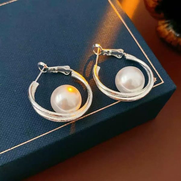 French Pearl Earrings s925 Silver Needle Round Earrings Retro Light Luxury Dedicated To Sensitive Skin