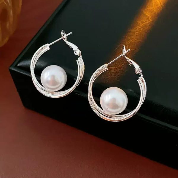 French Pearl Earrings s925 Silver Needle Round Earrings Retro Light Luxury Dedicated To Sensitive Skin